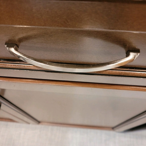 Cabinet & Drawer Hardware - Picture 2 of 4